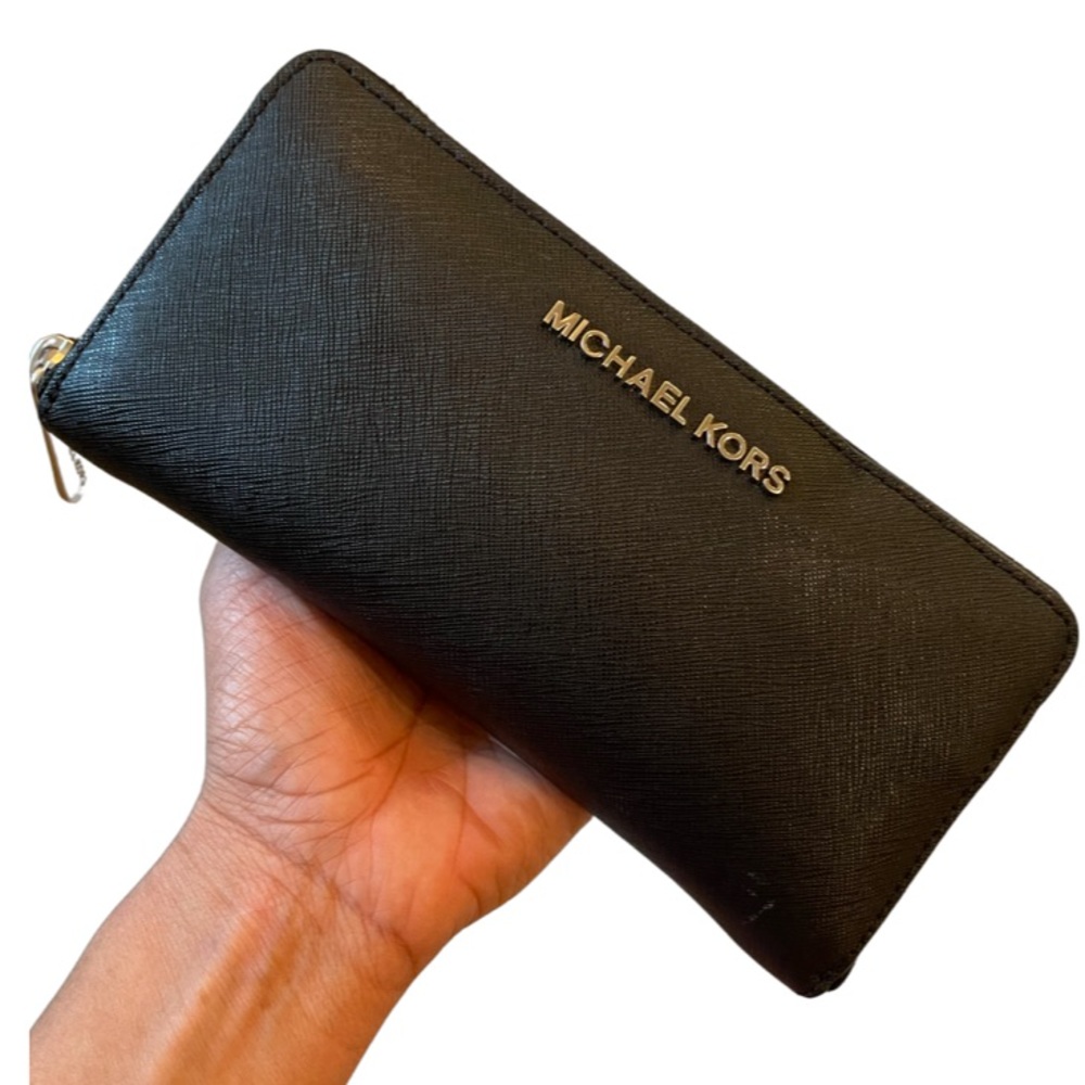 🌻🌻 Michael Kors Wallet 🌻🌻 - Picture 5 of 5